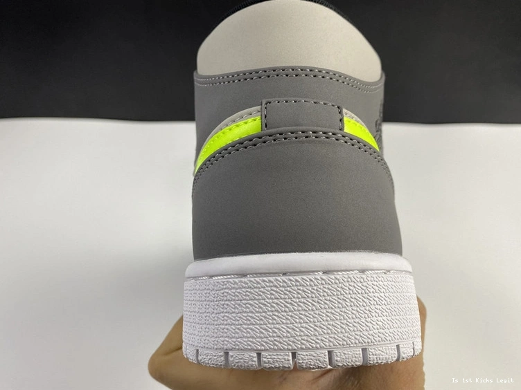 Mid 1 Volt 554724-072  Gunsmoke Jordan 0520